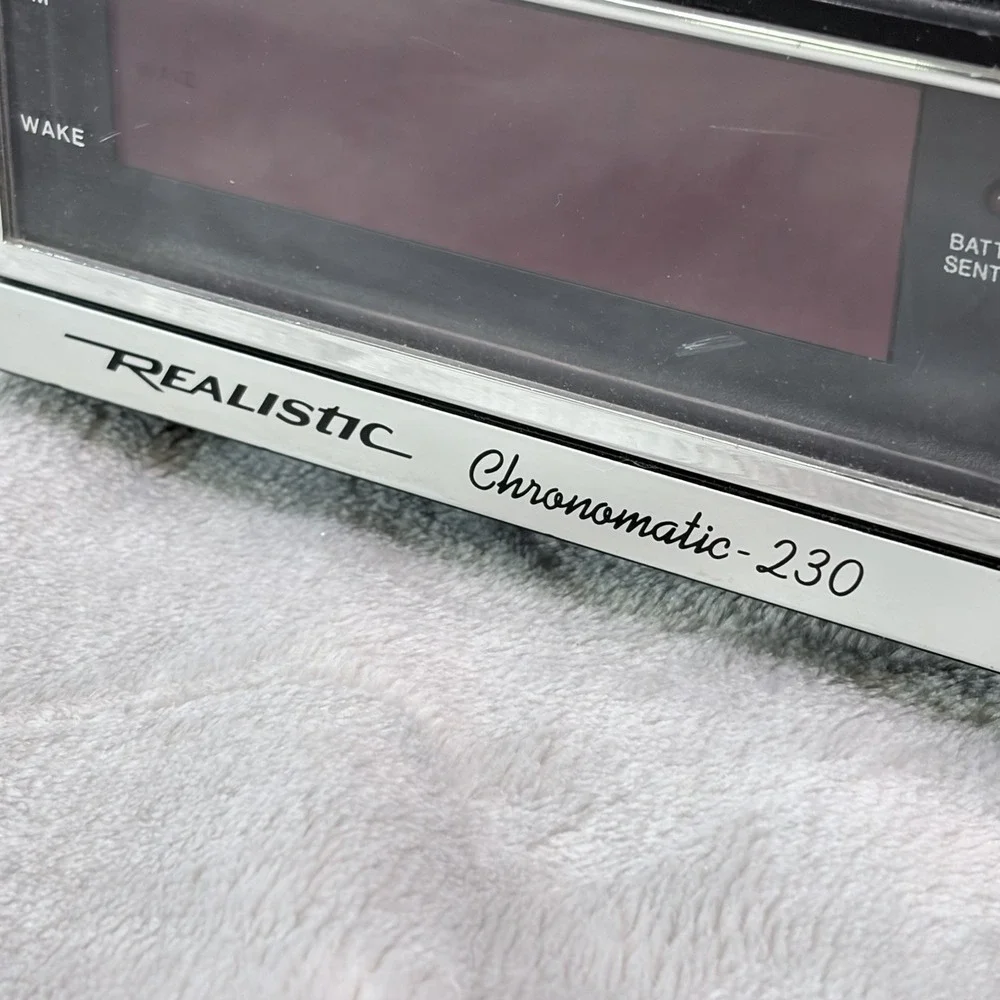 Vintage Realistic Chronomatic-230 Alarm Clock Radio‎ AM/FM Woodgrain Tested